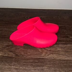 Brand New Calzuro Hot Pink Clogs